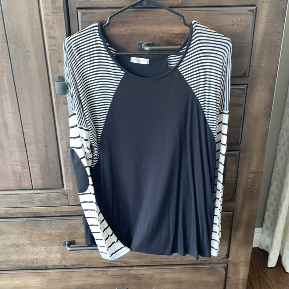 Raglan style black and white top